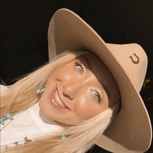 Meet your Posher, Macy